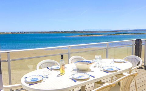 Laguna Beach: Water, Lucht, Tafel, Meubilair, Eigendom, Stoel, Azure, Blauw, Buitenmeubels, Gebouw