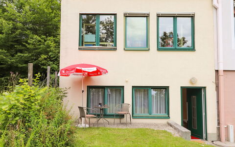 Annis Nest: Fabriek, Eigendom, Gebouw, Venster, Boom, Schaduw, Verblijf, Deur, Tafel, Huis