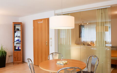 Annis Nest: Kamer, Meubilair, Eetkamer, Eigendom, Interieur Ontwerp, Gebouw, Plafond, Verdieping, Tafel, Huis