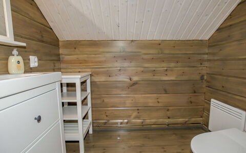 Villa Valo: Meubilair, Stoel, Buitenmeubels, Tafel, Hout, Buitentafel, Keuken En Eettafel, Schaduw, Tuin, Paraplu