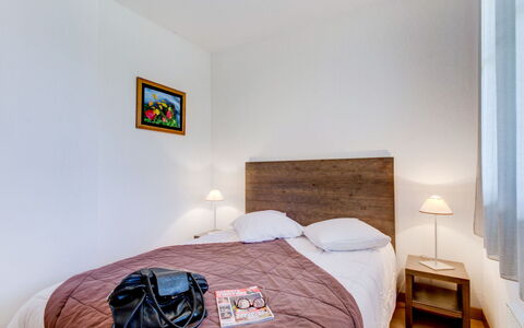 Loudenvielle 651: Slaapkamer, Bed, Kamer, Meubilair, Eigendom, Laken, Bed Frame, Interieur Ontwerp, Bedding, Verdieping