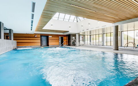 Peyragudes 651: Water, Eigendom, Zwembad, Gebouw, Azure, Schaduw, Vrije Tijd, Aqua, Huis