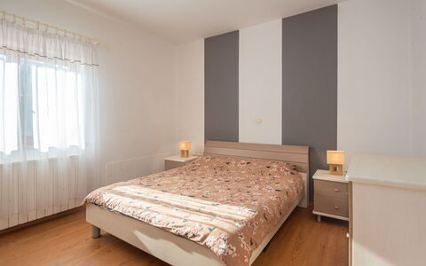 Pula Krnica 120: Slaapkamer, Bed, Meubilair, Kamer, Eigendom, Matras, Laken, Bed Frame, Interieur Ontwerp, Verdieping