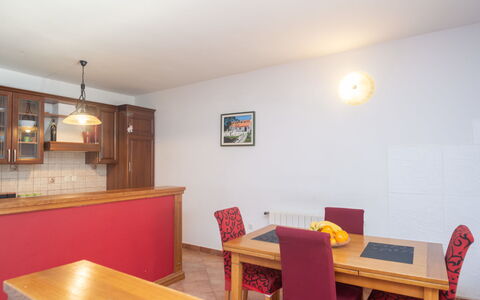 Pula Krnica 120: Kamer, Eigendom, Gebouw, Meubilair, Interieur Ontwerp, Huis, Onroerend Goed, Tafel, Verdieping, Plafond