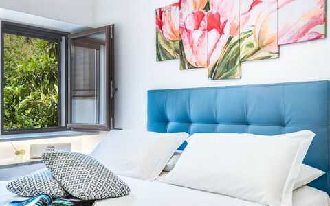 Loft In Sorrento: Bloem, Eigendom, Meubilair, Bankstel, Wit, Fabriek, Groen, Azure, Rechthoek, Comfort