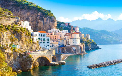 Loft In Sorrento: Water, Lucht, Berg, Gebouw, Watervoorraden, Fabriek, Blauw, Azure, Natuur, Natuurlijk Landschap