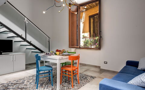 Loft In Sorrento: Spiegel, Meubilair, Tafel, Cabinetry, Gebouw, Bankstel, Countertop, Hout, Verlichting, Interieur Ontwerp