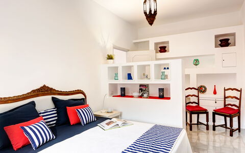 Parsano Home: Meubilair, Eigendom, Fotolijst, Azure, Comfort, Textiel, Hoofdkussen, Plank, Interieur Ontwerp, Oranje
