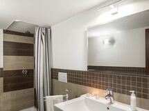 Wall-glass Apartment
