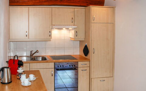 Rustico Ca' Di Garoi: Countertop, Kamer, Cabinetry, Meubilair, Keuken, Eigendom, Fornuis, Hardwood, Kast, Major Appliance