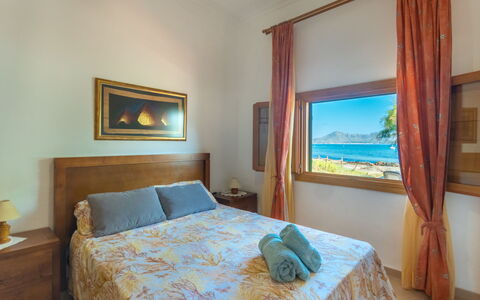 Sa Marina: Slaapkamer, Bed, Kamer, Meubilair, Eigendom, Laken, Bed Frame, Interieur Ontwerp, Muur, Verdieping