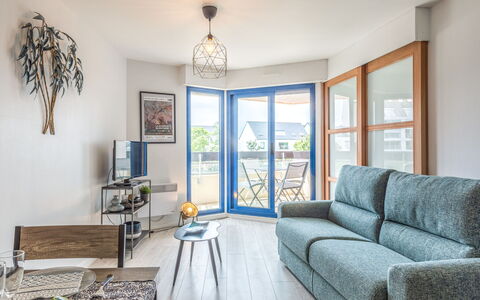 Résidence le Grand Bleu: Kamer, Meubilair, Eigendom, Woonkamer, Blauw, Interieur Ontwerp, Geel, Groen, Gebouw, Huis