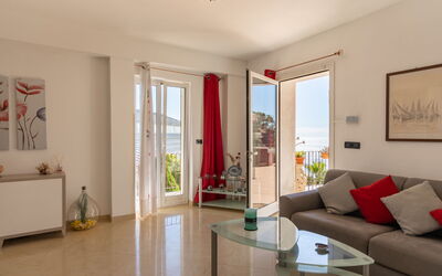 Angolo di Sole 651.3: Eigendom, Kamer, Woonkamer, Interieur Ontwerp, Meubilair, Gebouw, Huis, Onroerend Goed, Verdieping, Plafond