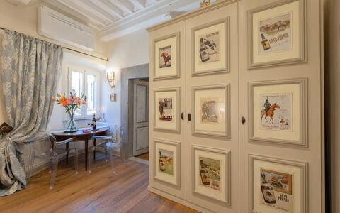 Casa Annateresa: Fotolijst, Eigendom, Hout, Gordijn, Interieur Ontwerp, Venster, Hal, Verdieping, Flooring, Verf