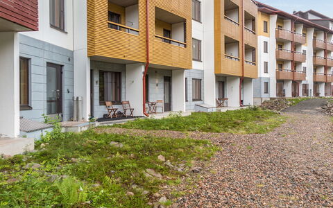 Ylläs Chalets 2207: Meubilair, Stoel, Buitenmeubels, Tafel, Hout, Buitentafel, Keuken En Eettafel, Schaduw, Tuin, Paraplu