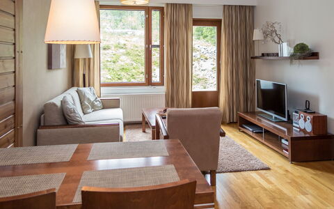Ylläs Chalets 2207: Meubilair, Stoel, Buitenmeubels, Tafel, Hout, Buitentafel, Keuken En Eettafel, Schaduw, Tuin, Paraplu