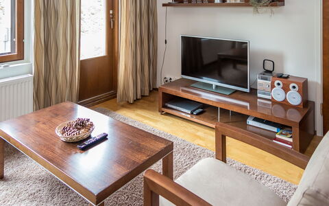 Ylläs Chalets 2207: Meubilair, Stoel, Buitenmeubels, Tafel, Hout, Buitentafel, Keuken En Eettafel, Schaduw, Tuin, Paraplu
