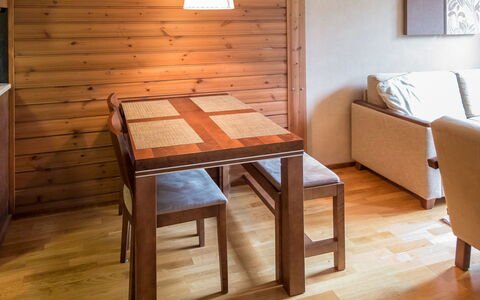 Ylläs Chalets 2207: Meubilair, Stoel, Buitenmeubels, Tafel, Hout, Buitentafel, Keuken En Eettafel, Schaduw, Tuin, Paraplu