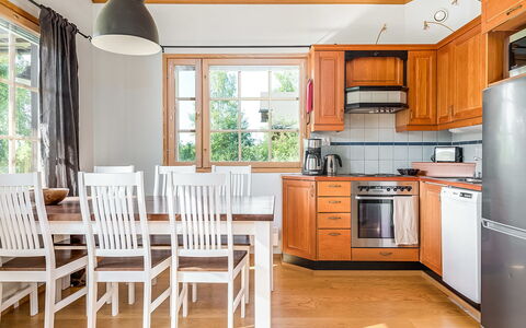 Ski and Camp Golf Casa Rocala: Meubilair, Interieur Ontwerp, Flooring, Verdieping, Hout, Plafond, Keuken, Cabinetry, Houten Vloer, Stoel