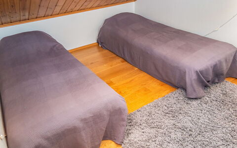 Ski and Camp Golf Casa Rocala: Verdieping, Flooring, Hout, Houten Vloer, Interieur Ontwerp, Meubilair, Textiel, Kamer, Linens, Bruin