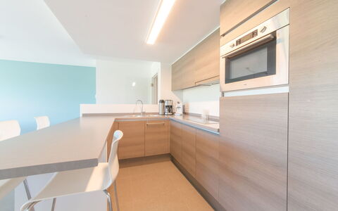 Costae with Balcony: Eigendom, Kamer, Interieur Ontwerp, Gebouw, Meubilair, Architectuur, Huis, Onroerend Goed, Plafond, Verdieping