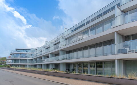 Costae with Balcony: Architectuur, Gebouw, Eigendom, Gemengd Gebruik, Facade, Woongebied, Commercieel Gebouw, Onroerend Goed, Grootstedelijk Gebied, Hoofdkwartier