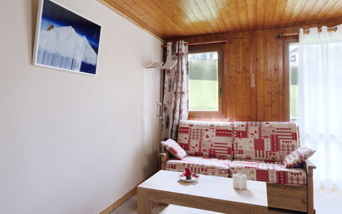 Le Nerey: Eigendom, Venster, Gebouw, Hout, Interieur Ontwerp, Gordijn, Verdieping, Flooring, Hardwood