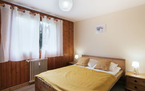 Le Nerey: Meubilair, Eigendom, Comfort, Hout, Verlichting, Interieur Ontwerp, Hoofdkussen, Schaduw, Verdieping