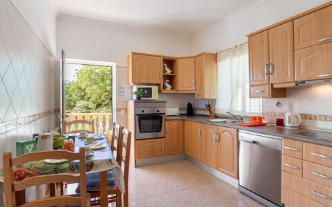 Paraíso: Cabinetry, Countertop, Eigendom, Meubilair, Lade, Toestel Van De Keuken, Keuken, Fornuis, Hout, Huishoudapparatuur