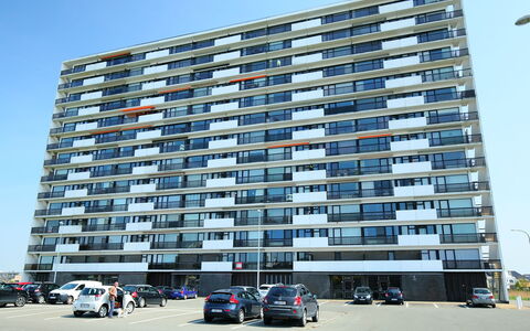Calista 213 with Balcony: Auto, Gebouw, Lucht, Voertuig, Wiel, Stedelijk Ontwerp, Architectuur, Blok Van De Toren