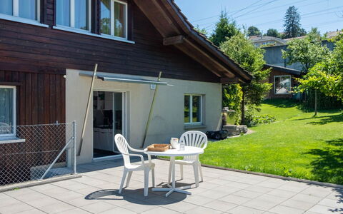 Hauswurz: Schaduw, Buitenmeubels, Stoel, Veranda, Siding, Werf, Hardwood, Beits, Dek, Luifel