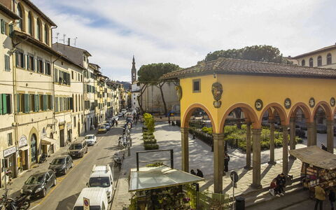 Florence 862: Dorf\, Stad, Gebouw, Menselijke Nederzetting, Openbare Ruimte, Stadsplein, Architectuur, Geel, Gemengd Gebruik, Stedelijk Gebied