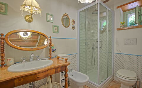 Casale San Martino: Badkamer, Kamer, Eigendom, Huis, Onroerend Goed, Interieur Ontwerp, Gebouw, Huis, Landgoed, Verdieping