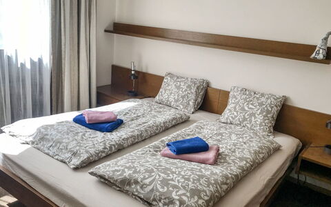 Panorama View 905: Slaapkamer, Meubilair, Bed, Laken, Kamer, Eigendom, Bedding, Matras, Bed Frame, Interieur Ontwerp