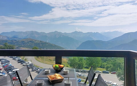 Les Terrasses du Corbier: Berg, Bergketen, Heuvel Station, Ridge, Buitenmeubels, Stoel, Alpen, Buitentafel, Vallei, Balkon