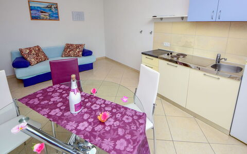Trogir 182: Kamer, Eigendom, Meubilair, Interieur Ontwerp, Verdieping, Gebouw, Onroerend Goed, Huis, Tafel, Woonkamer