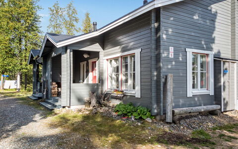 Yllästokka 5: Meubilair, Stoel, Buitenmeubels, Tafel, Hout, Buitentafel, Keuken En Eettafel, Schaduw, Tuin, Paraplu