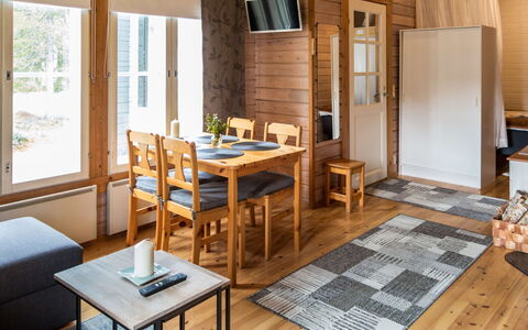 Yllästokka 5: Meubilair, Stoel, Buitenmeubels, Tafel, Hout, Buitentafel, Keuken En Eettafel, Schaduw, Tuin, Paraplu