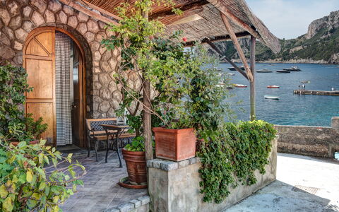 casetta-in-spiaggia-marina-del-cantone-apartment-terrace