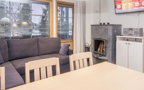 Rukatonttu D 15: Meubilair, Interieur Ontwerp, Flooring, Verdieping, Hout, Plafond, Kamer, Bankstel, Verlichting, Woonkamer