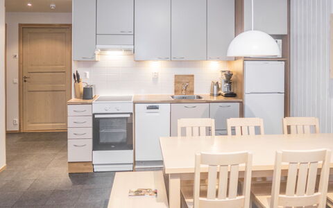 Rukatonttu D 15: Meubilair, Flooring, Interieur Ontwerp, Keuken, Hout, Countertop, Toestel Van De Keuken, Verdieping, Plafond, Major Appliance