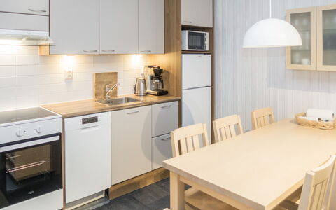 Rukatonttu D 15: Flooring, Interieur Ontwerp, Hout, Meubilair, Verdieping, Keuken, Countertop, Plafond, Toestel Van De Keuken, Kamer