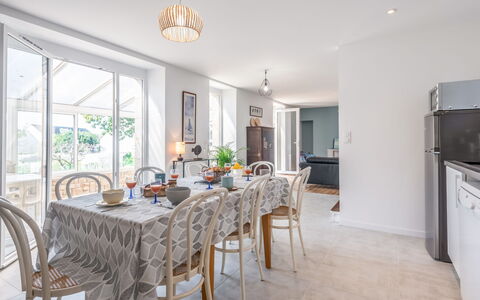 Villa Ostréa: Eigendom, Kamer, Meubilair, Gebouw, Interieur Ontwerp, Onroerend Goed, Verdieping, Eetkamer, Huis, Keuken