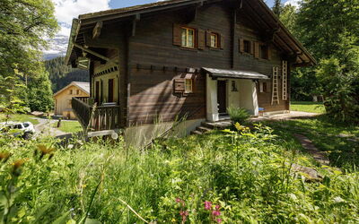 Les Diablerets 600: Gebouw, Huis, Hout, Huis, Verblijf, Dak, Landelijk Gebied, Siding, Deur, Blokhut