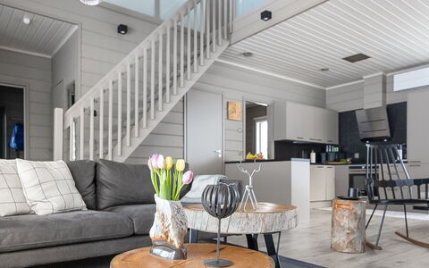 Loma-Saaga 3: Meubilair, Interieur Ontwerp, Hout, Flooring, Verdieping, Plafond, Woonkamer, Huis, Verlichting, Houten Vloer