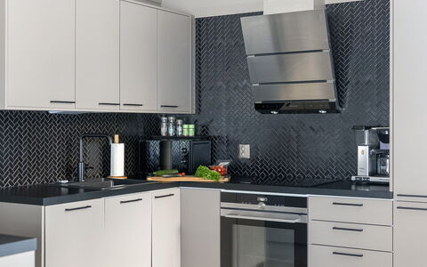 Loma-Saaga 3: Keuken, Countertop, Toestel Van De Keuken, Cabinetry, Meubilair, Flooring, Major Appliance, Interieur Ontwerp, Fornuis, Verdieping