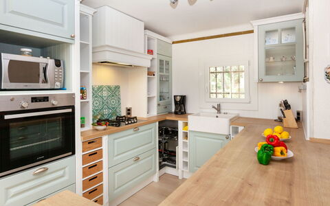 Higea: Kamer, Countertop, Groen, Keuken, Cabinetry, Eigendom, Meubilair, Interieur Ontwerp, Verdieping, Houten Vloer