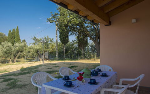 La Rocchetta: Eigendom, Tafel, Meubilair, Huis, Kamer, Onroerend Goed, Patio, Gebouw, Boom, Veranda