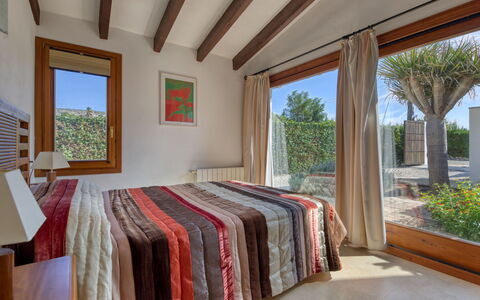 Villa Finca Labranza: Fabriek, Meubilair, Venster, Comfort, Hout, Textiel, Interieur Ontwerp, Schaduw, Bed, Lucht