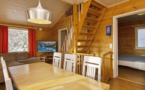 Hallan Paroni a Paritalo: Meubilair, Stoel, Buitenmeubels, Tafel, Hout, Buitentafel, Keuken En Eettafel, Schaduw, Tuin, Paraplu